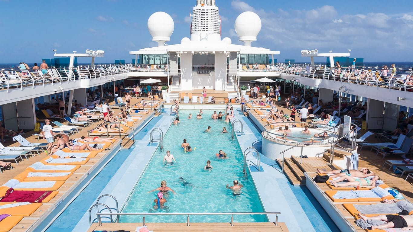 Tui Cruises: Urlauber genießen die Sonne auf dem Kreuzfahrtschiff «Mein Schiff 3»