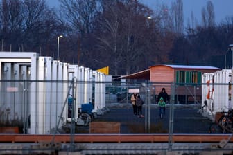 Unterkunft für Asylbewerber und Geflüchtete in Berlin: "Geflüchteten aus Iran muss hier in Deutschland Schutz und Asyl gewährt werden", sagt Grünen-Politiker Pahlke.