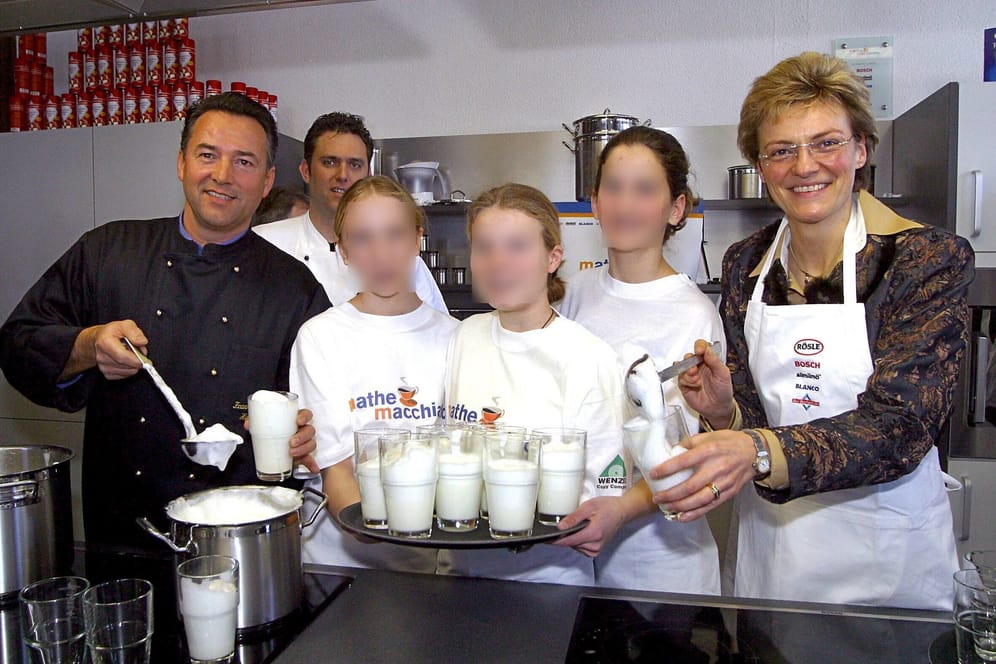 Frank Heppner kocht zusammen mit Monika Hohlmeier an einem Gymnasium im Münchner Süden.