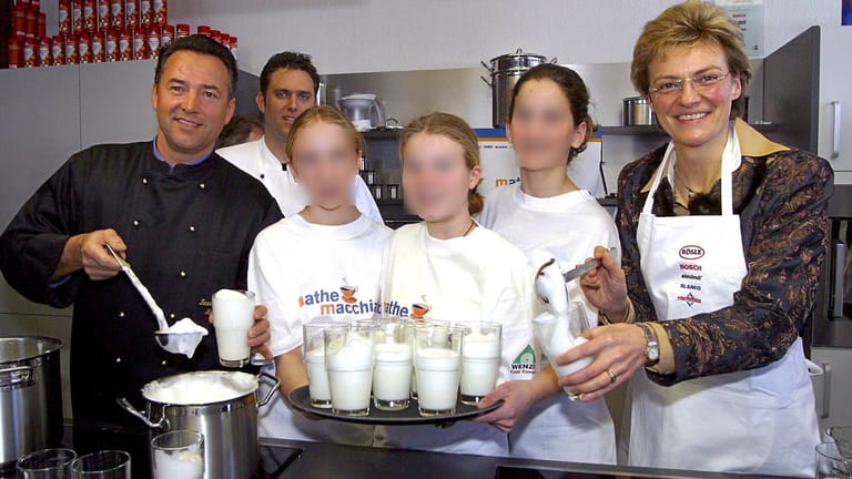 Frank Heppner kocht zusammen mit Monika Hohlmeier an einem Gymnasium im Münchner Süden.