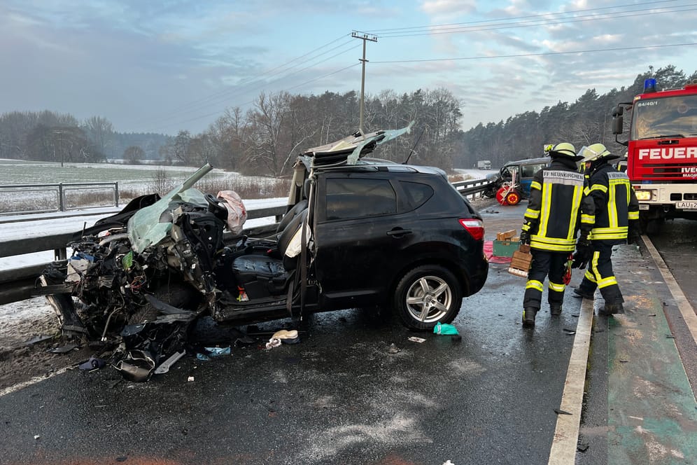 Unfallstelle im Nürnberger Land: Ein Mann verstarb noch an der Unfallstelle.