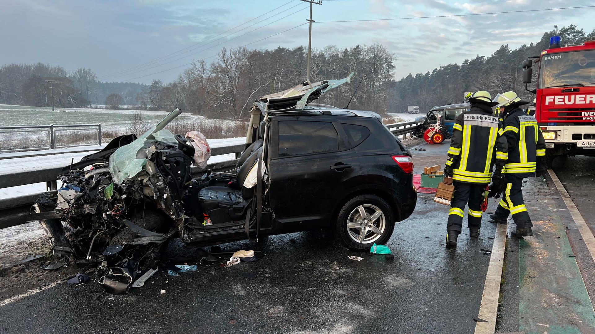 Unfallstelle im Nürnberger Land: Ein Mann verstarb noch an der Unfallstelle.