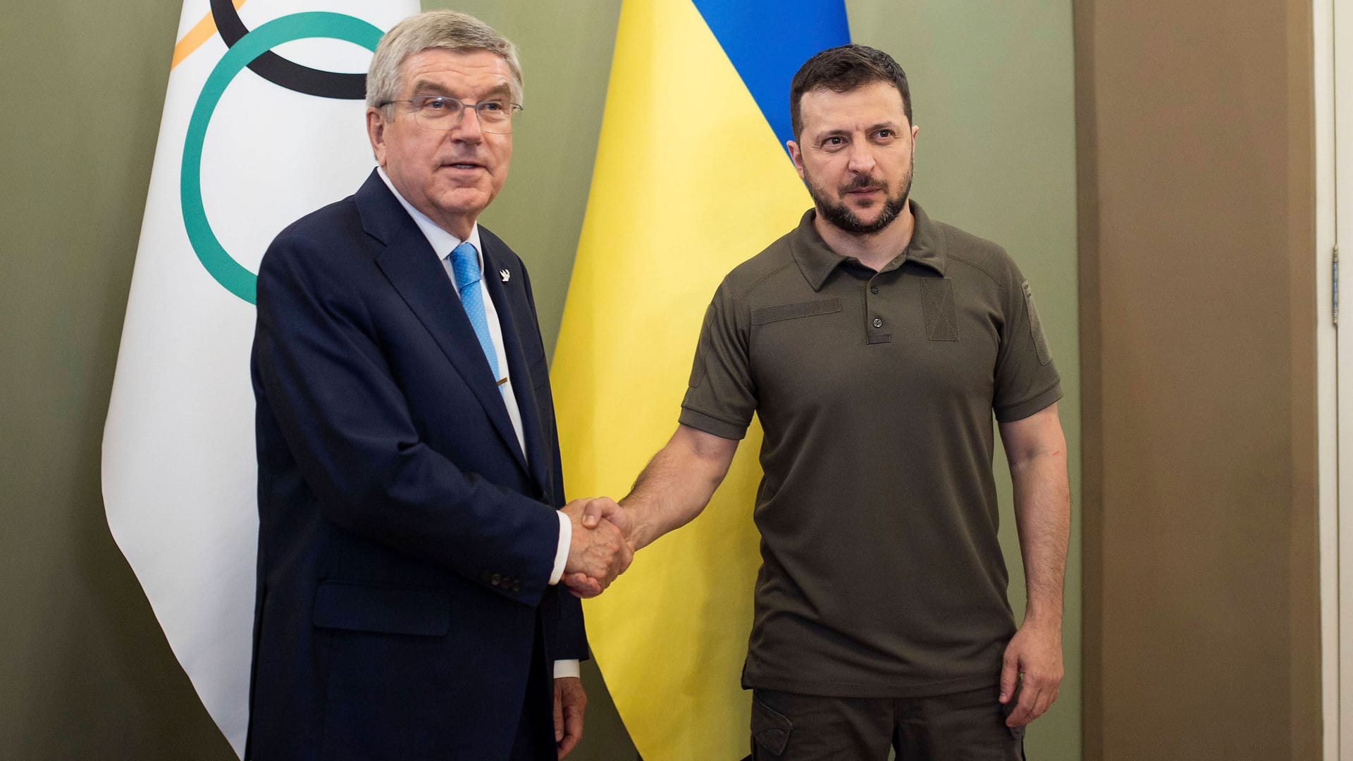 Bach (l.) und Seleskyj: Der IOC-Präsident und der ukrainische Präsident bei einem Treffen im Juli dieses Jahres.