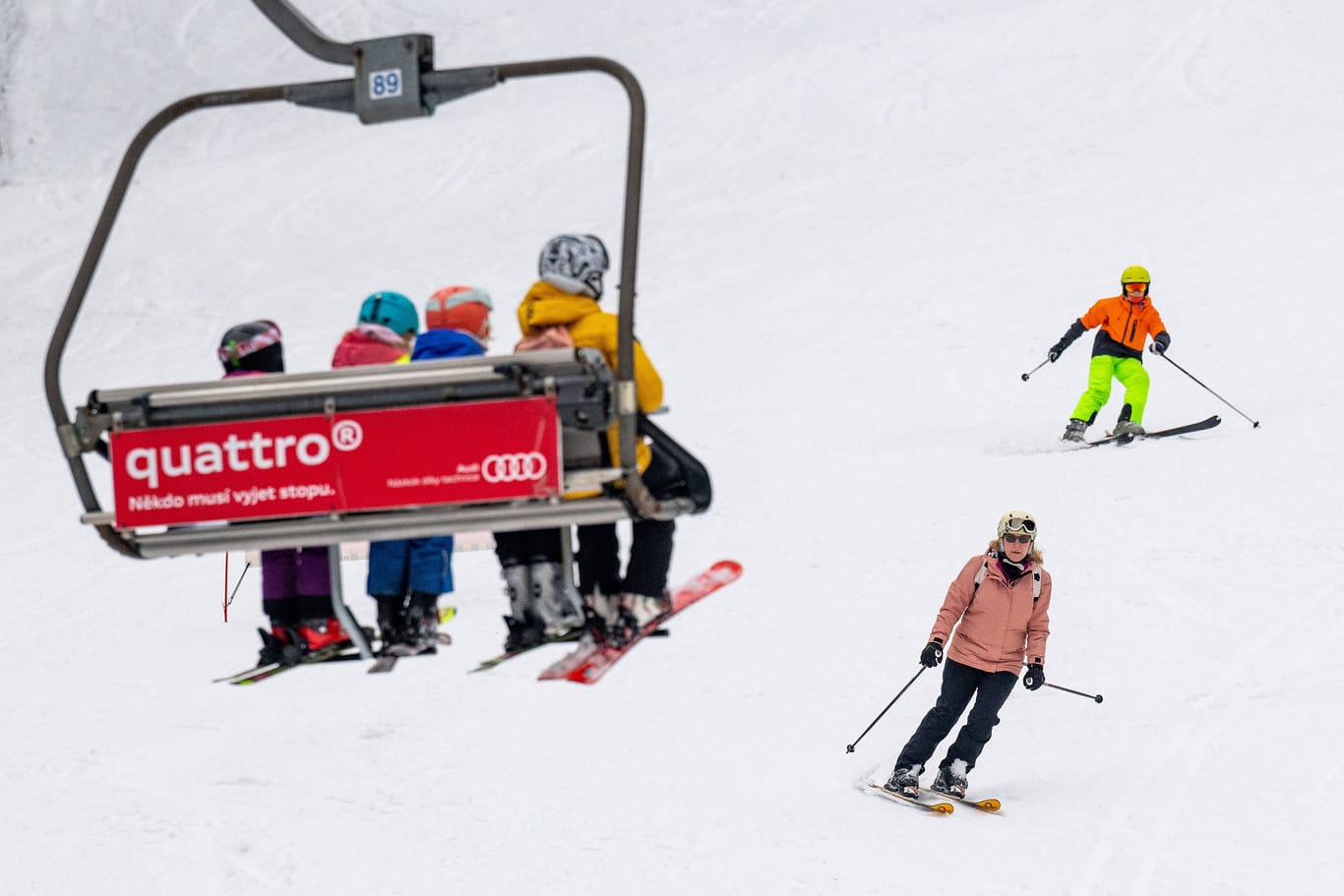 Winter 2022/23: Skifahrer im tschechische Spindlermühle.