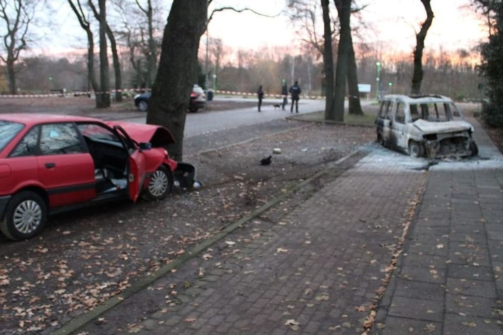 Diese Situation fand der Spaziergänger am Morgen des 25. Dezember vor: Im hinteren Wagen fand man die Leiche.