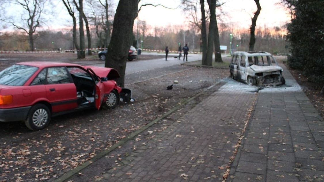 Diese Situation fand der Spaziergänger am Morgen des 25. Dezember vor: Im hinteren Wagen fand man die Leiche.