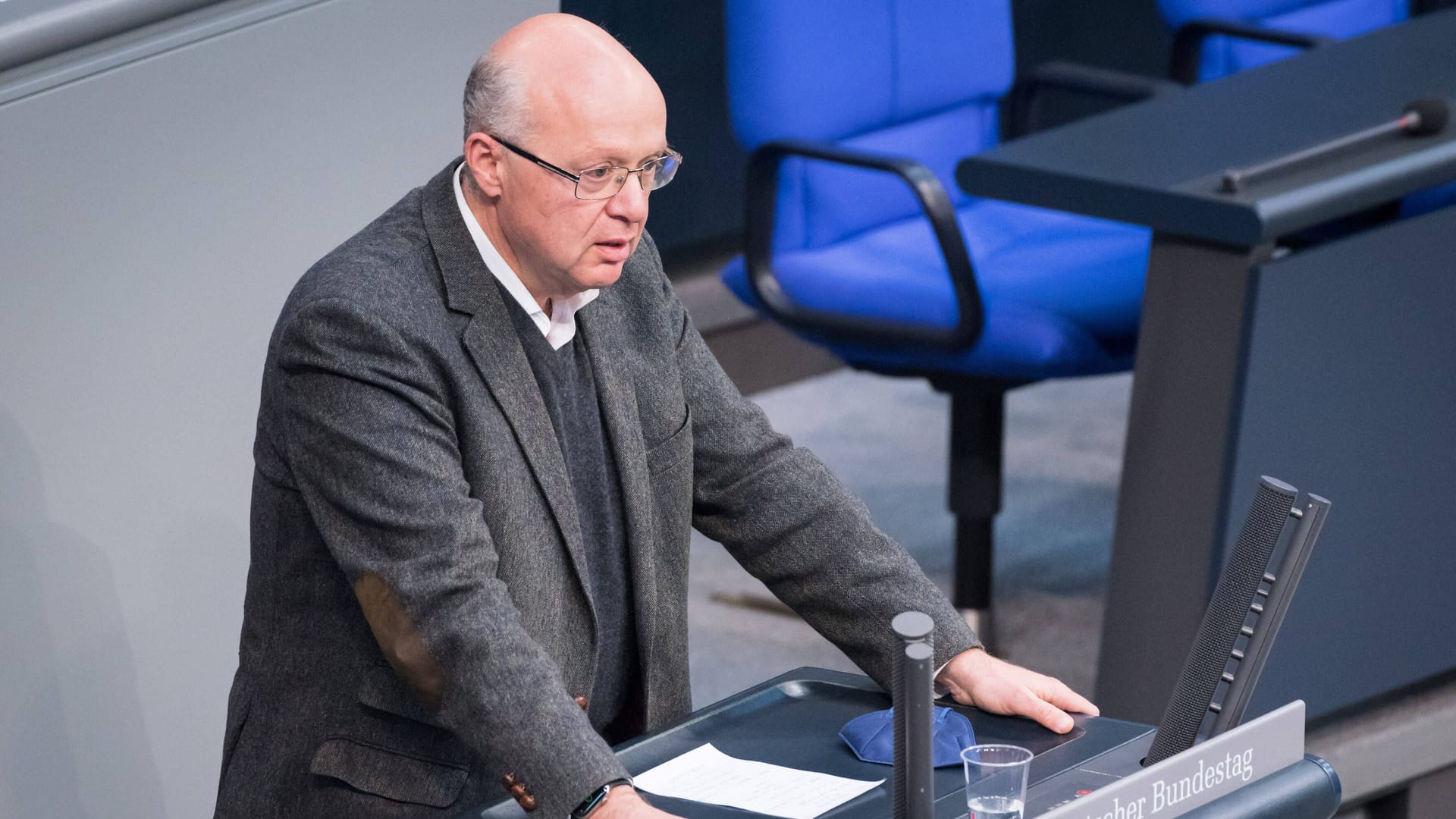 Der Bundestagsabgeordnete Alexander Radwan bei einer Rede im Plenum (Archivbild).