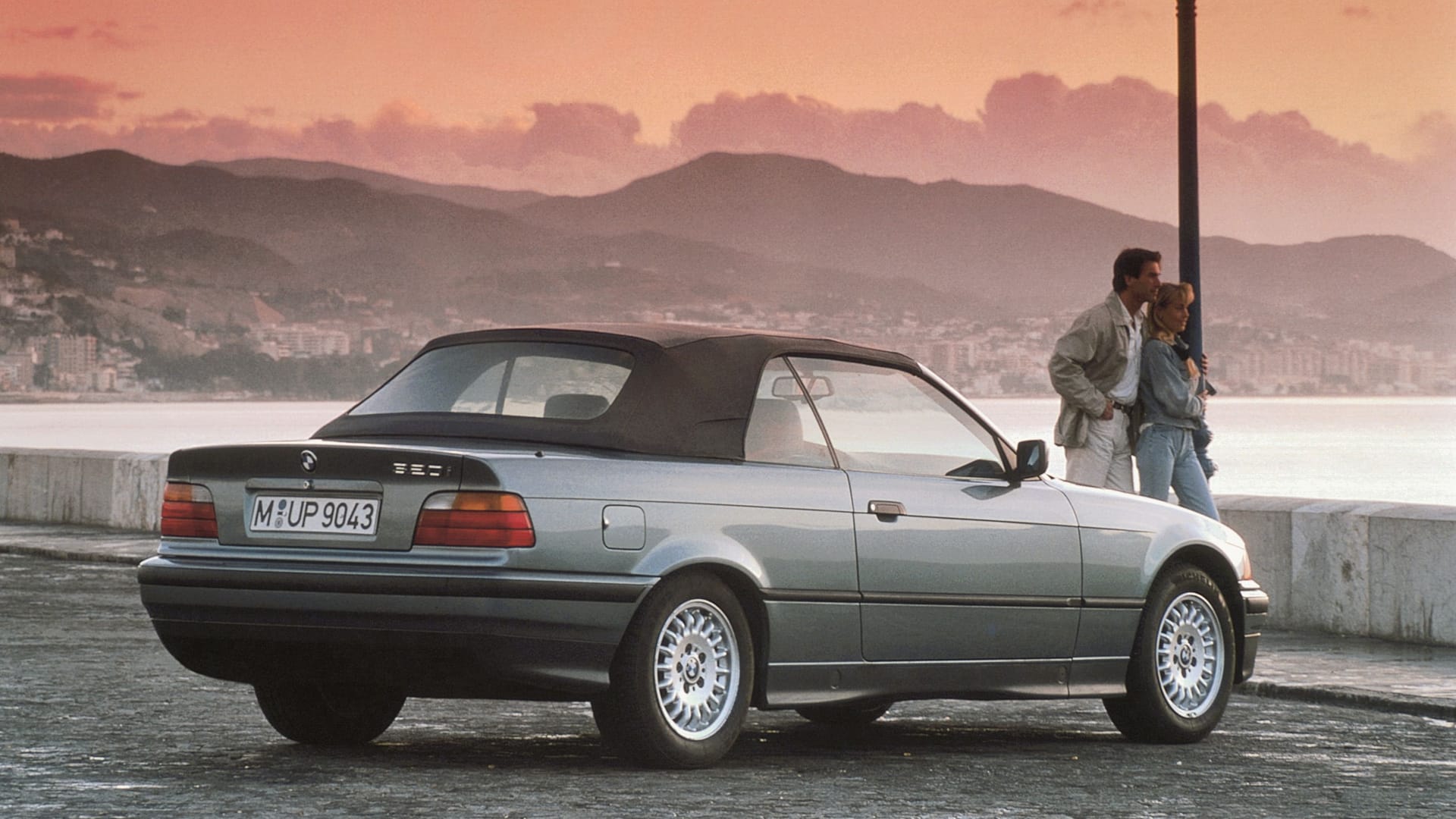 1993 hat BMW die 3er-Generation E36 als Cabriolet vorgestellt.