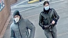 Attacke auf Polizisten: Die Verdächtigen in der Zwischenebene des Bonner Hauptbahnhofs.