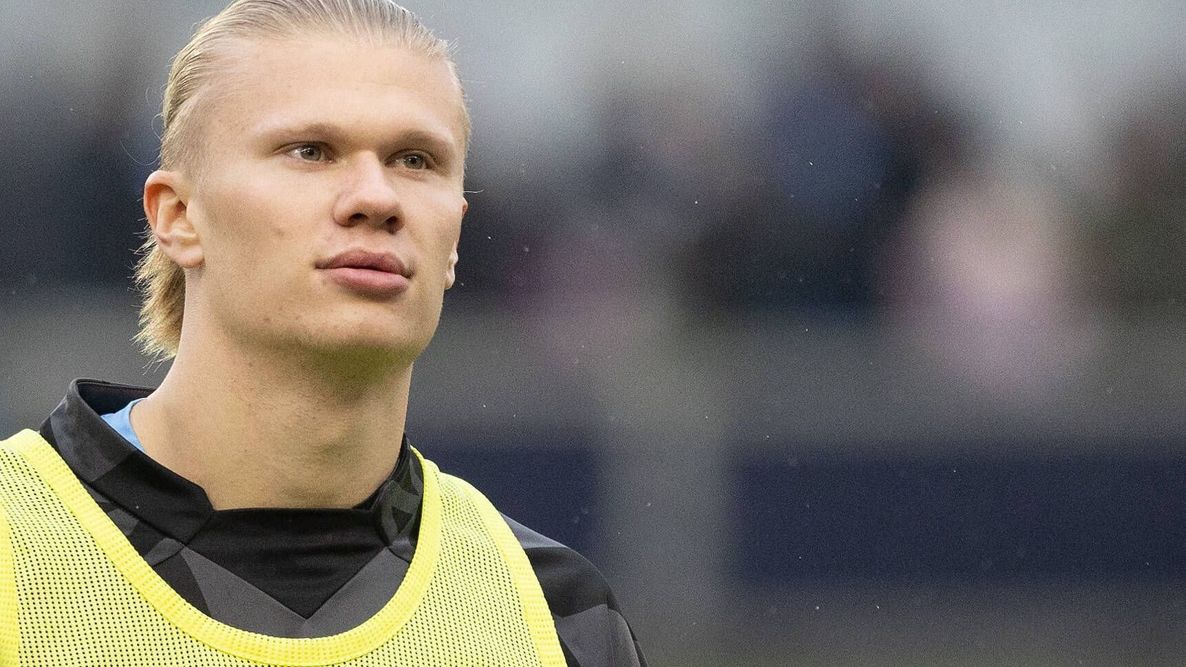 Erling Haaland: Der Fußballer steht für Manchester City auf dem Platz.