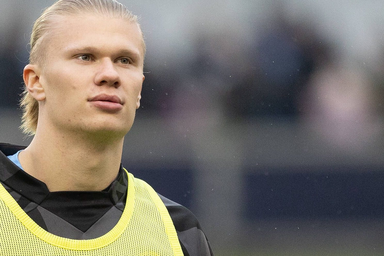 Erling Haaland: Der Fußballer steht für Manchester City auf dem Platz.