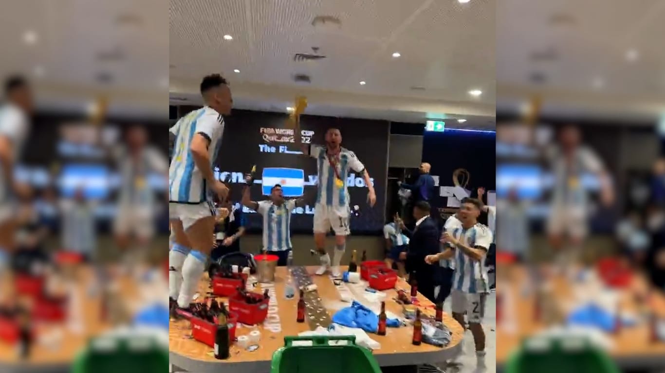 Video zeigt Momente purer Freude: So wild feierte Argentinien den WM-Triumph in der Kabine.