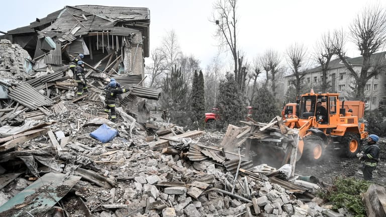 Zerstörung in der Ukraine: Die russische Armee hat ihre Luftangriffe intensiviert.