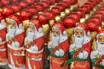 Schoko-Nikoläuse von Lindt: Ginge es nach dem Edelschokoladenhersteller, wäre das Mindesthaltbarkeitsdatum wohl ein K.O.-Kiterium. Ist es aber nicht.