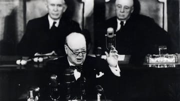 Winston Churchill spricht 1941 vor dem US-Kongress: Viele Beobachter sehen Parallelen zum Besuch des ukrainischen Präsidenten Selenskyj.