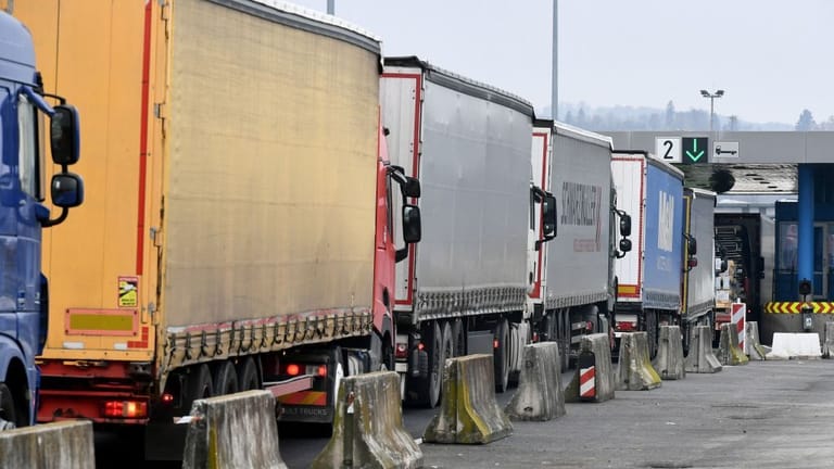 Bald ein Bild der Vergangenheit: Lastwagen stauen sich an der kroatischen Grenze