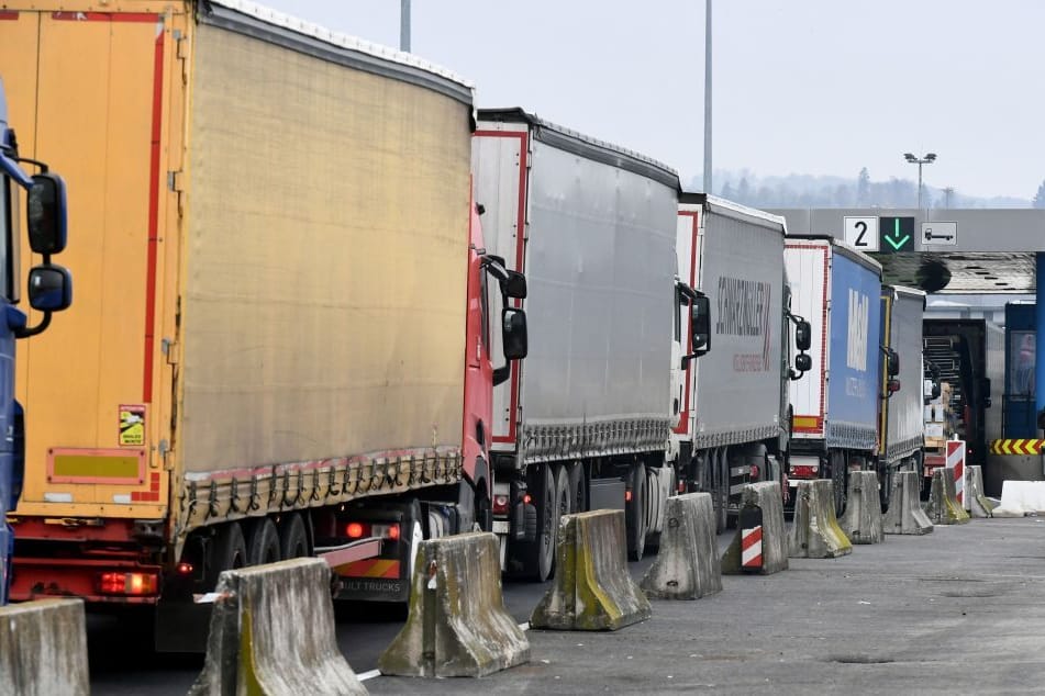 Bald ein Bild der Vergangenheit: Lastwagen stauen sich an der kroatischen Grenze