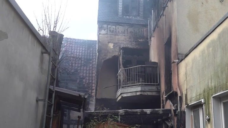 Ausgebrannte Wohnungen: Die Bewohner müssen sich nun ein Hotel suchen.
