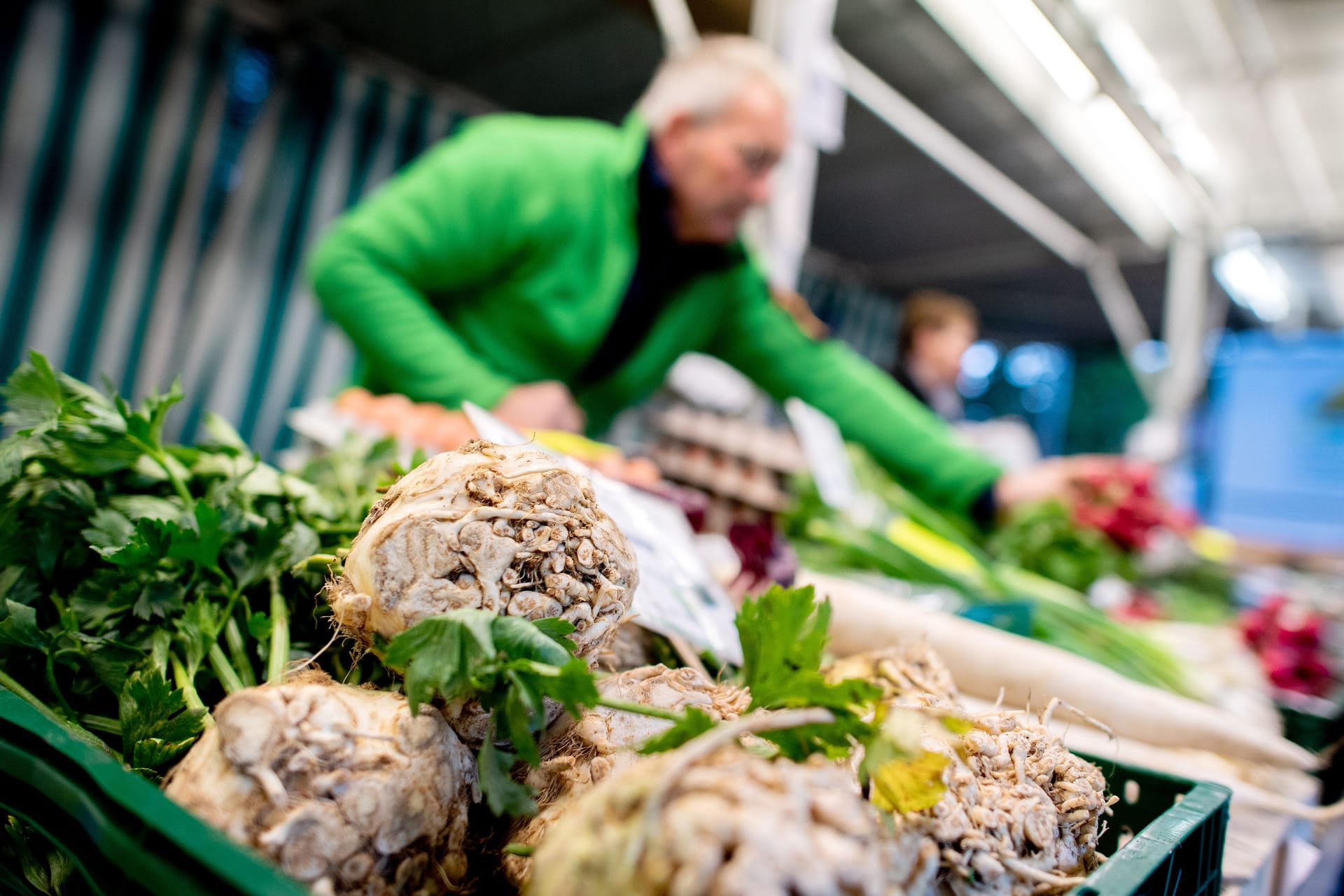 Wochenmarkt in Deutschland (Symbolbild): Die deutsche Wirtschaft steuert in eine Rezession.