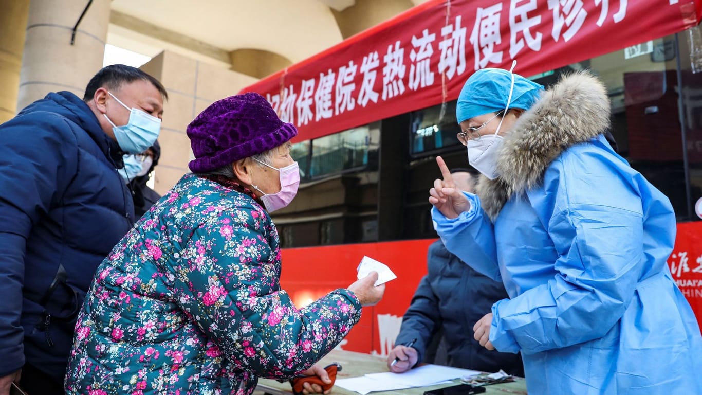 Mobile Fieber-Klinik in Huai’an: Nach dem Ende der strikten Corona-Maßnahmen bahnt sich in China eine Corona-Katastrophe an.