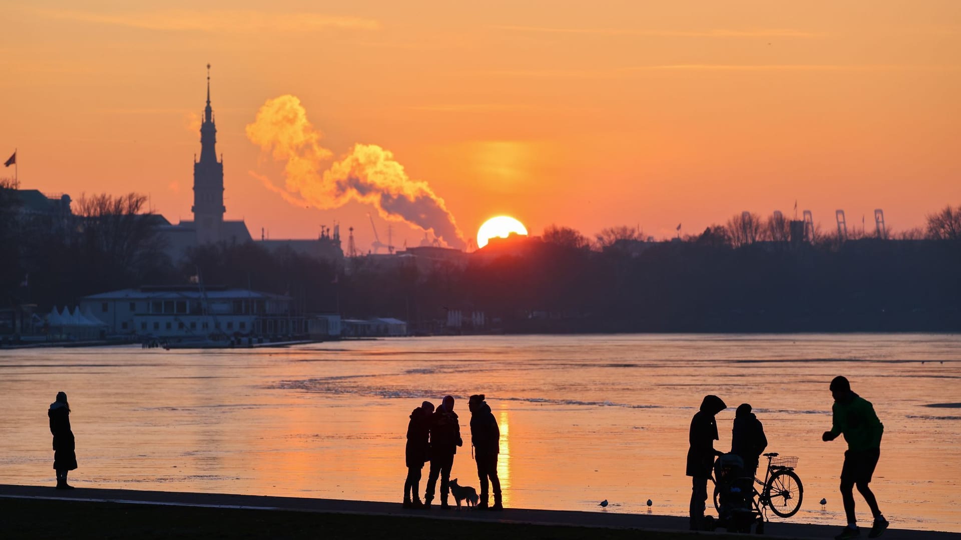 Frostiger Sonnenuntergang Frostiger Sonnenuntergang