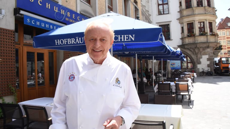 Alfons Schuhbeck im Juli vor seinem Restaurant am Platzl. Auch die Südtiroler Stuben müssen zum Jahresende schließen.