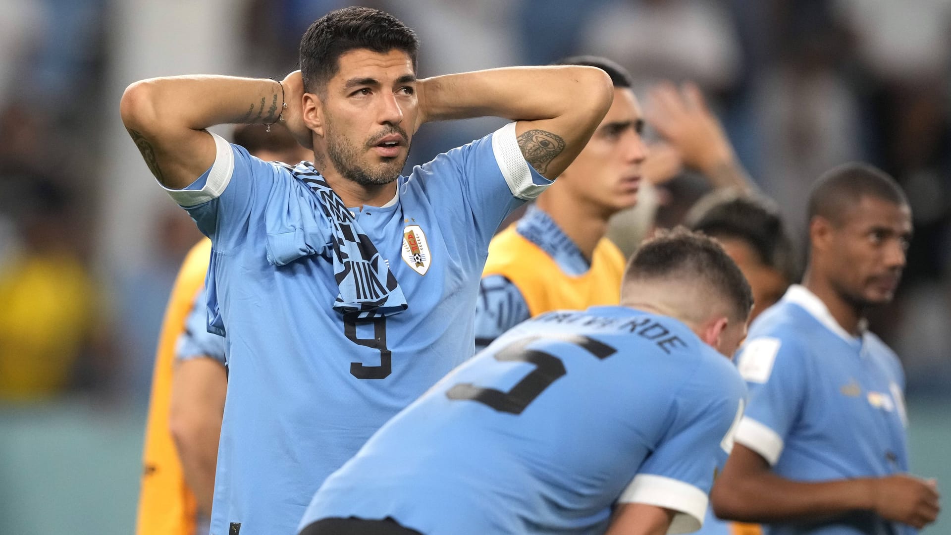 Fassungslos: Uruguays Stars um Luis Suarez.