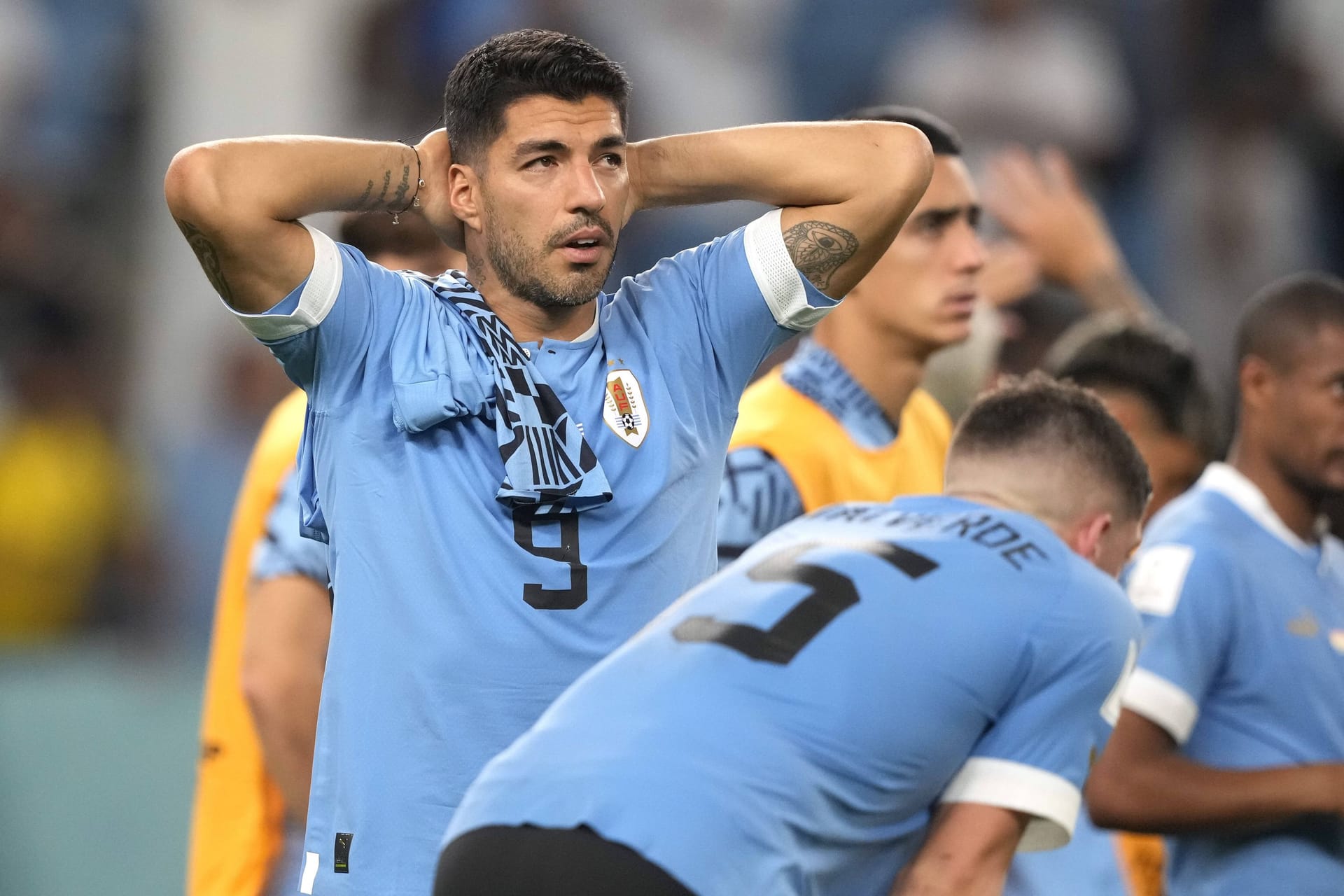 Fassungslos: Uruguays Stars um Luis Suarez.