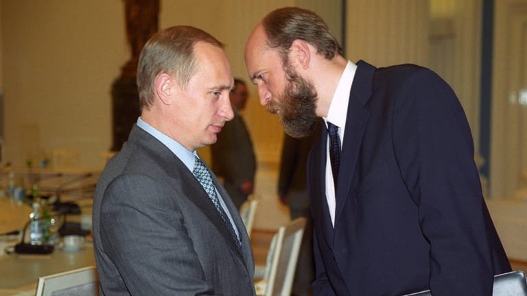 Putin und Sergej Pugatschew im Jahr 2000: Pugatschew hat sich vom russischen Präsidenten abgewandt.
