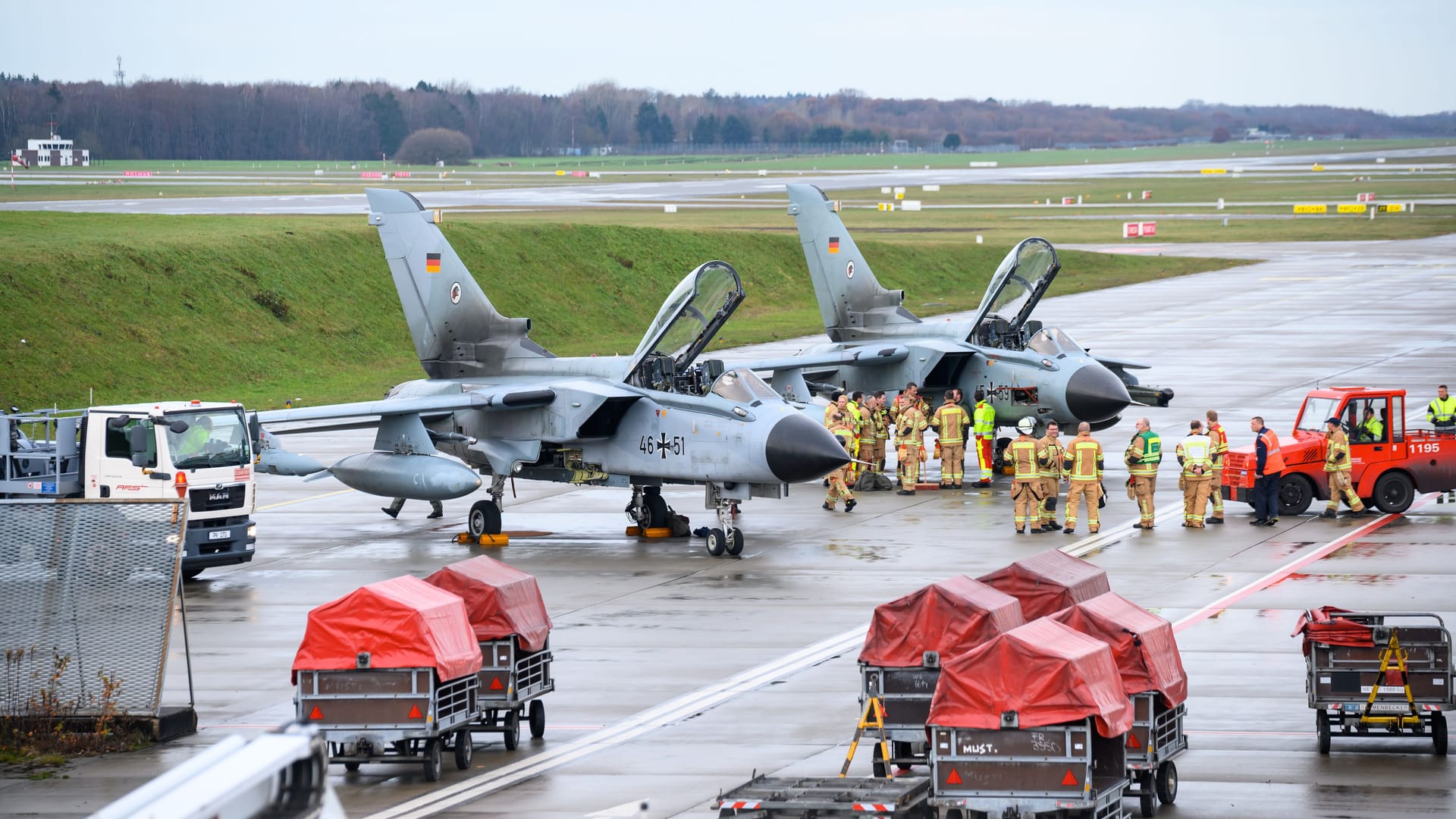 Zwei Tornados mussten am Hamburger Flughafen landen.