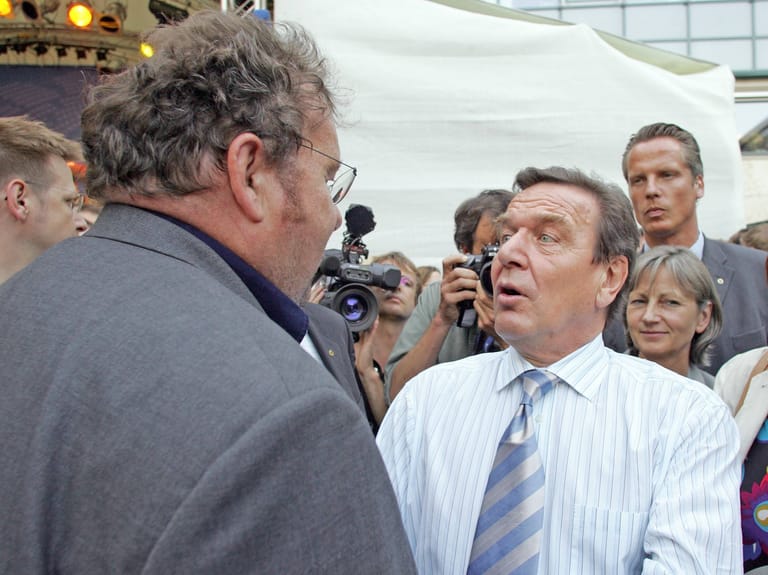 Ottfried Fischer mit Gerhard Schröder im Jahr 2005.