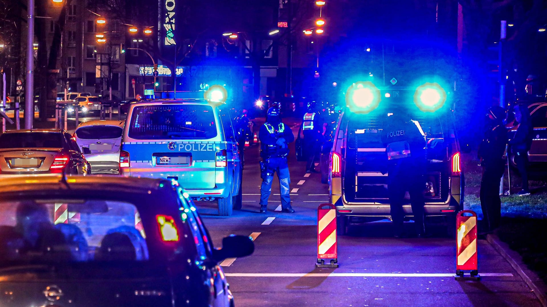 Raser-Kontrolle in Dortmund (Archivbild): Seit Jahren beschweren sich Anwohner über nächtlichen Lärm. Raser-Kontrolle in Dortmund (Archivbild): Seit Jahren beschweren sich Anwohner über nächtlichen Lärm.