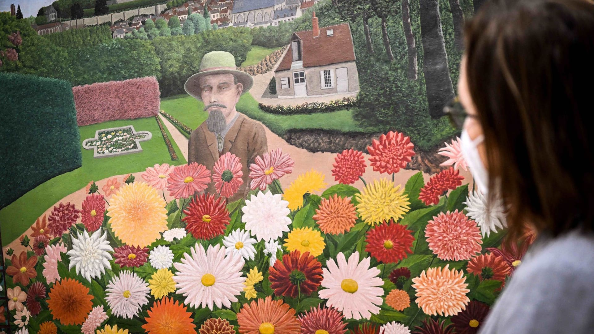 Eine Frau schaut das Werk "Portrait d'Andre Bauchant par lui-meme" des Malers Andre Bauchant an. Die Ausstellung eröffnet am 3. Dezember. Eine Frau schaut das Werk "Portrait d'Andre Bauchant par lui-meme" des Malers Andre Bauchant an. Die Ausstellung eröffnet am 3. Dezember.