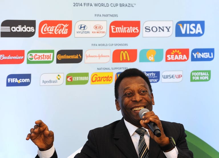 Heim-WM: Für die Endrunde 2014 in Brasilien fungierte Pelé als Ehrenbotschafter des Turniers und nahm repräsentative Aufgaben wahr.