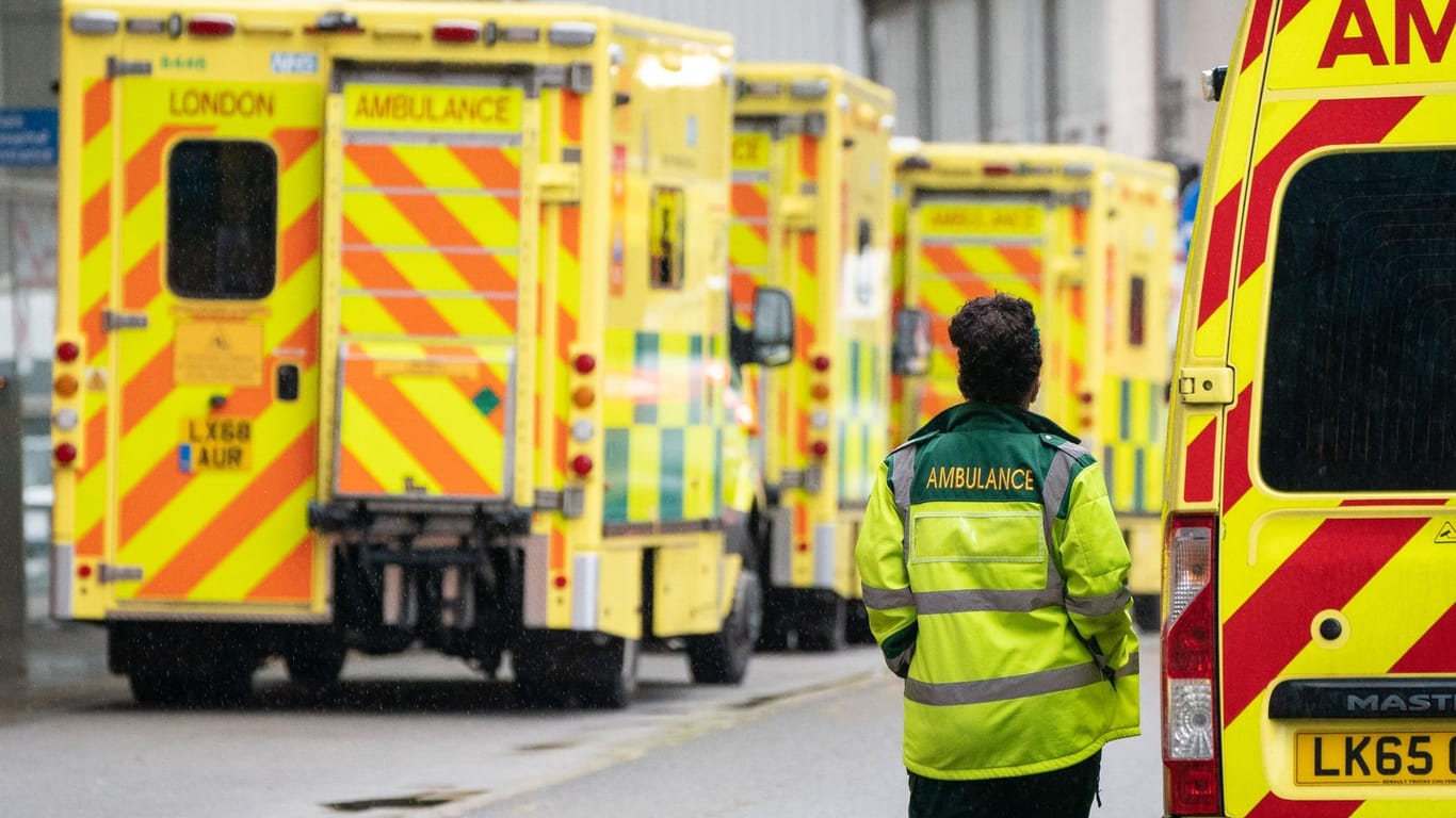 Krankenwagen vor britischer Klinik