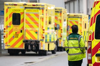 Krankenwagen vor britischer Klinik