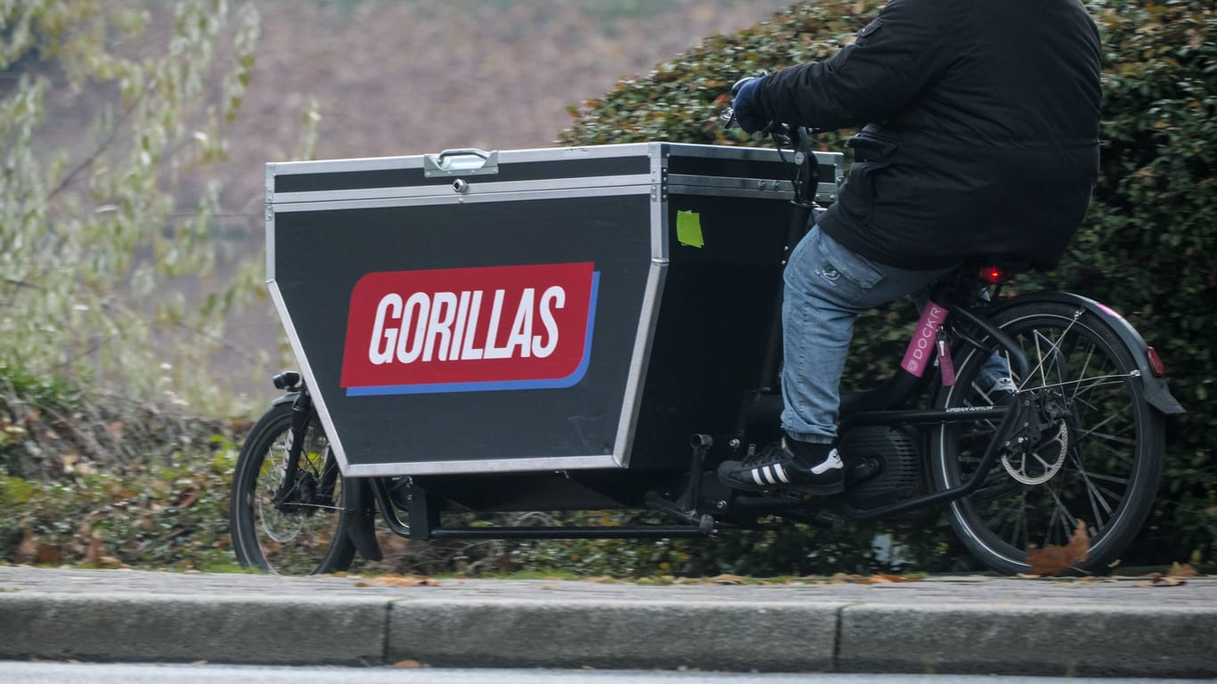 Ein Fahrer von Gorillas: Der deutsche Lieferdienst wird vom türkischen Konkurrenten Getir geschluckt.
