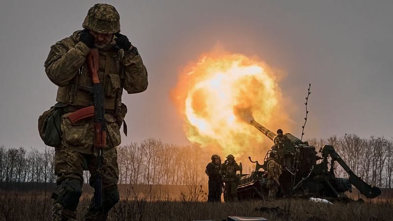 Ukrainische Soldaten im Kampf um Bachmut (Archivbild): Russland soll neue Truppen an die Front verlegen.