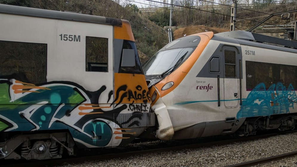 Zwei Züge im Bahnhof Montcada i Reixac: Beim Zusammenprall sind rund 150 Passagiere verletzt worden.