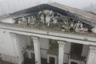 Das zerstörte Theater in Mariupol: Die Besatzer wollten die Spuren ihrer Verbrechen vernichten, teilte der der ukrainische Kulturminister mit.