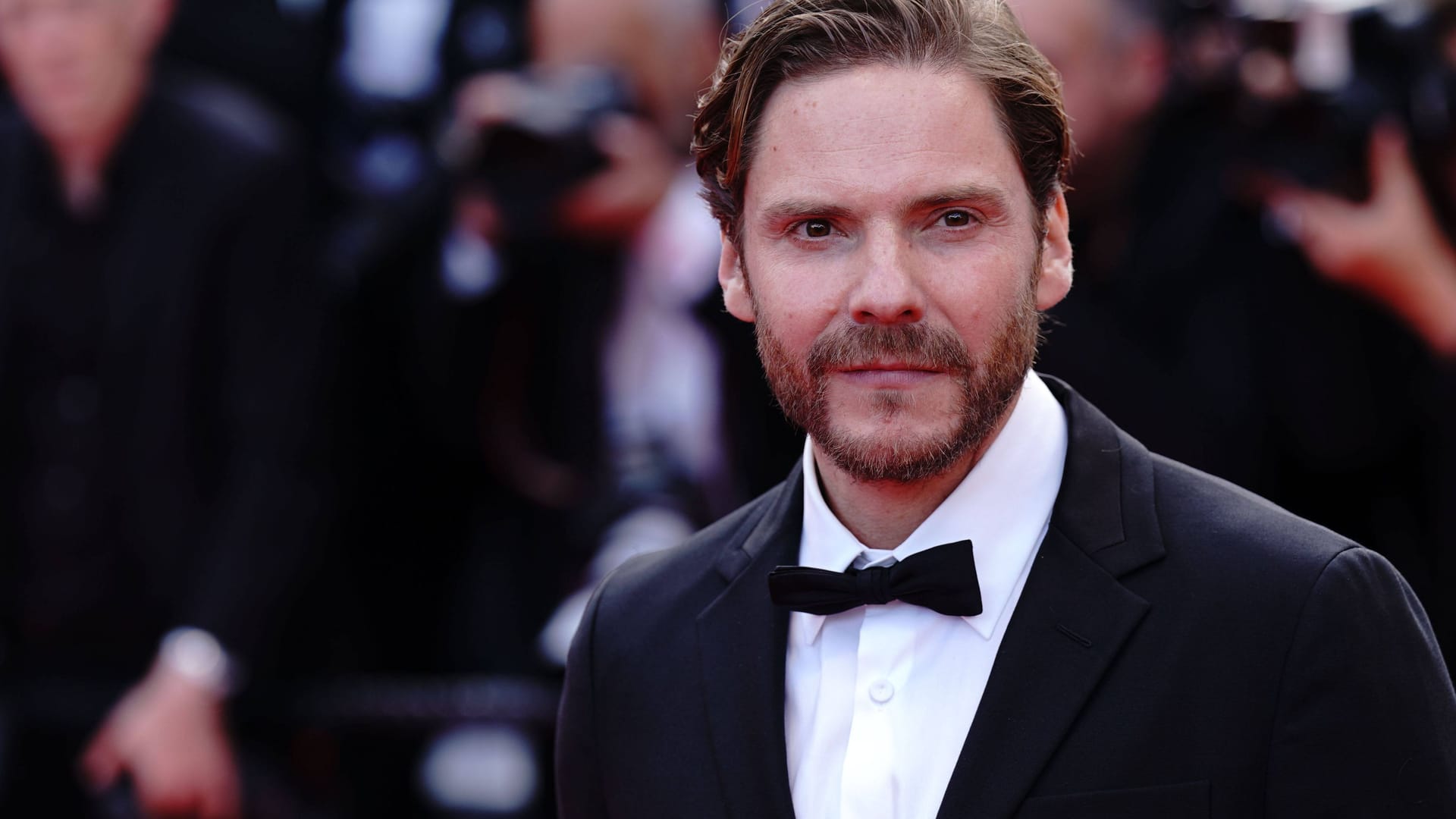 Daniel Brühl: Er und seine Familie wünschen schöne Tage.