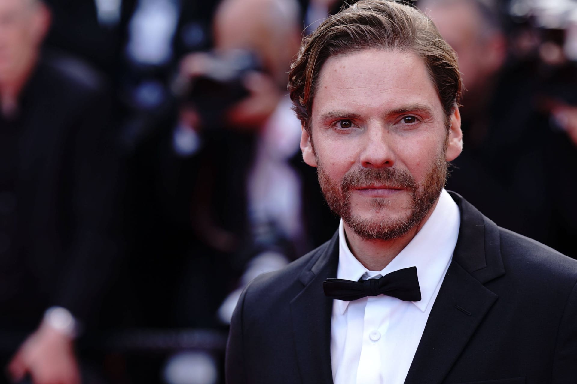 Daniel Brühl: Er und seine Familie wünschen schöne Tage.