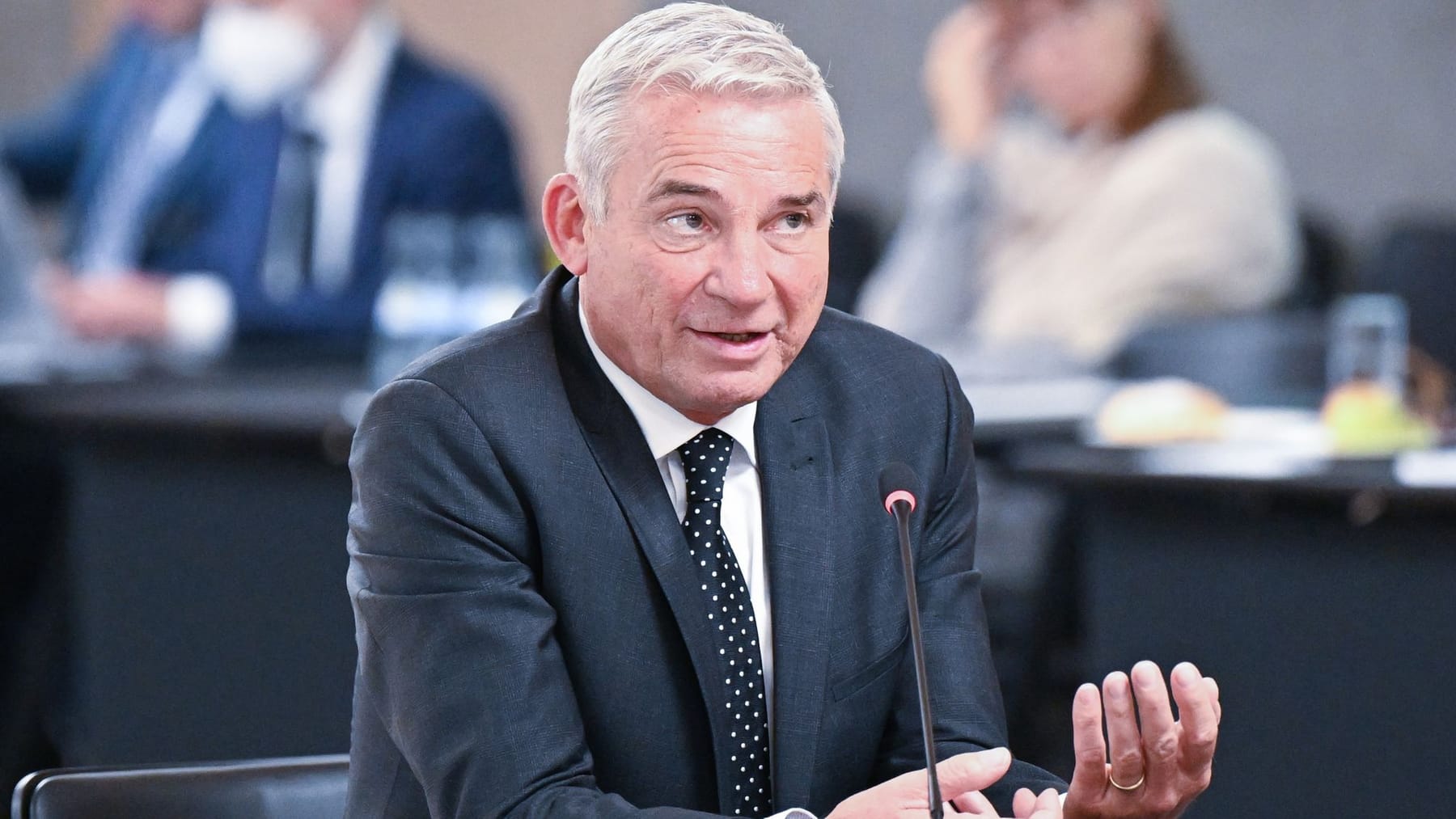 stuttgart-staatsanwaltschaft-will-vorw-rfe-gegen-thomas-strobl-pr-fen