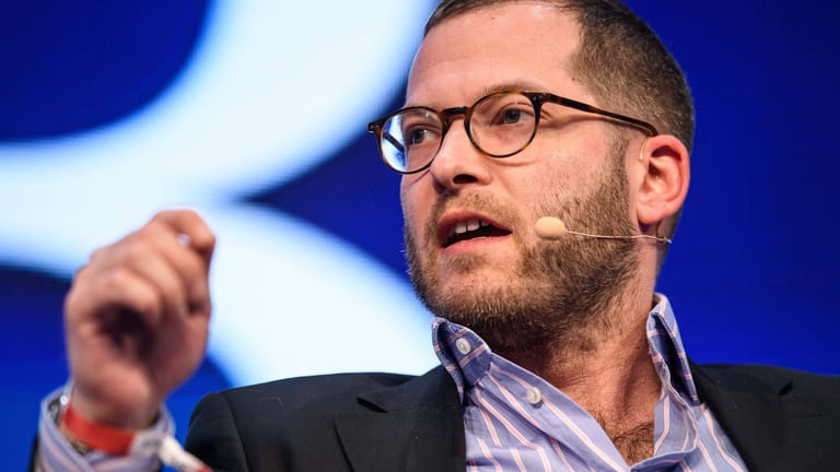 Ex-Chefredakteur der Bild-Zeitung, Julian Reichelt, bei einer Veranstaltung (Archivbild): Der 42-Jährige polarisiert gerne.