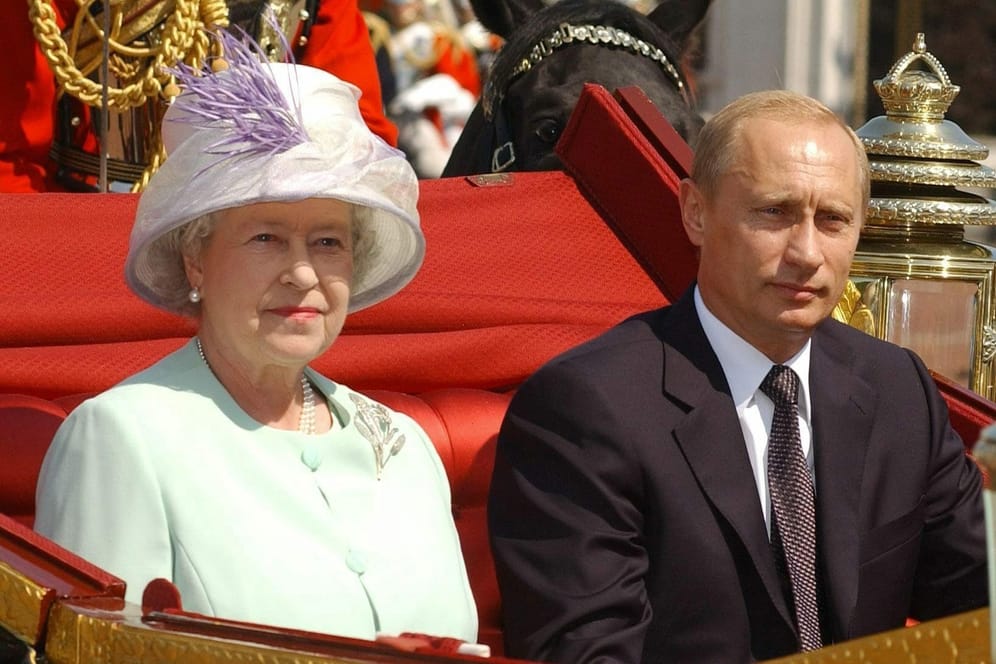 Elisabeth II. und Wladimir Putin 2003: Zum Ende ihres Lebens hin musste die Queen den Ausbruch eines neuen großen Krieges in Europa erleben.