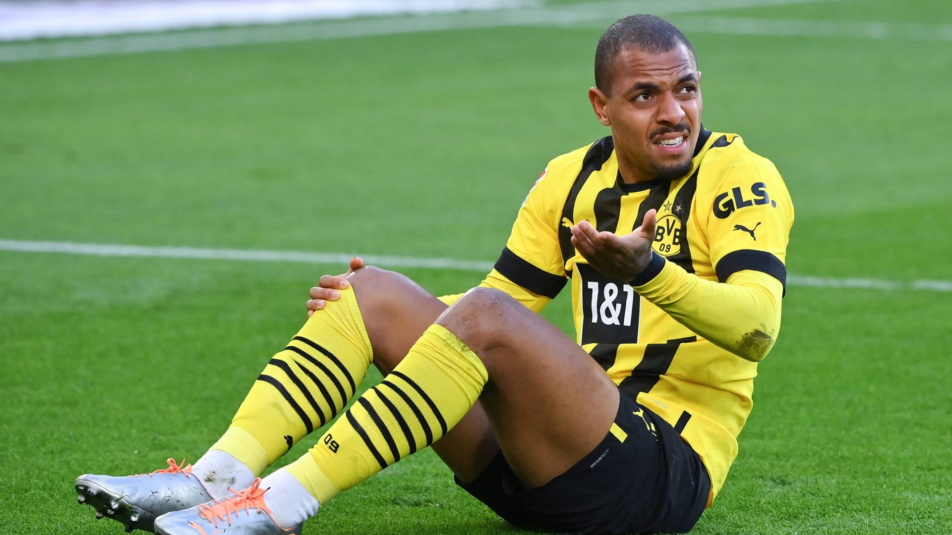 Donyell Malen: Der Offensivspieler von Borussia Dortmund hat angeblich Ärger mit seinen Nachbarn. Donyell Malen: Der Offensivspieler von Borussia Dortmund hat angeblich Ärger mit seinen Nachbarn.