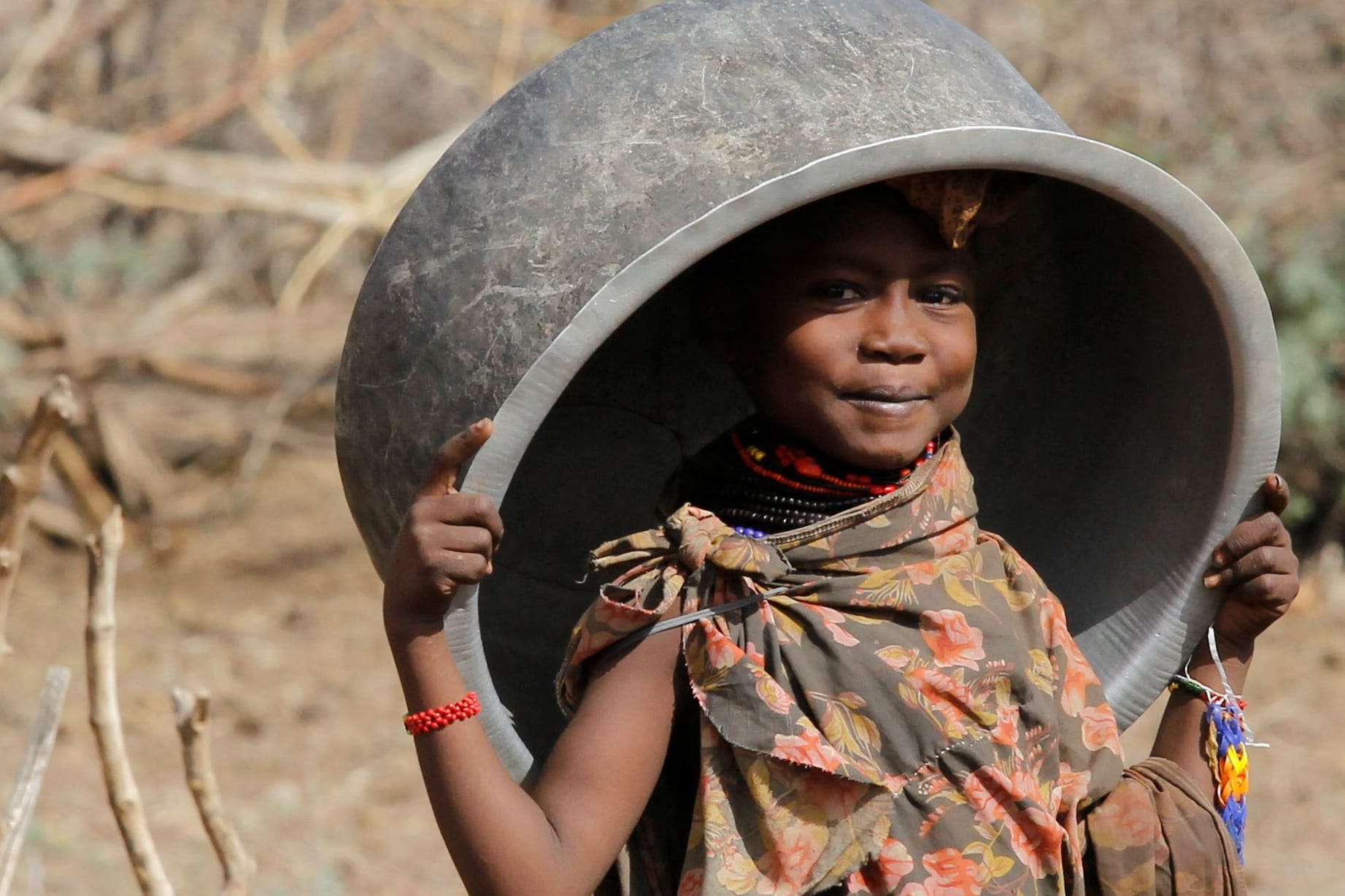 Junges Mädchen in Kenia: Mädchen und Frauen leiden besonders unter Hungerkrisen und ihren Folgen.