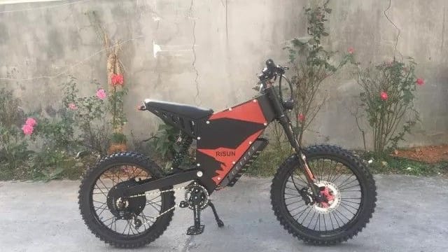 E-Bike der Marke Risun (Archivbild): Die Bikes des chinesischen Herstellers haben Pedale, erinnern ansonsten aber eher an Motor- als an Fahrräder. E-Bike der Marke Risun (Archivbild): Die Bikes des chinesischen Herstellers haben Pedale, erinnern ansonsten aber eher an Motor- als an Fahrräder.