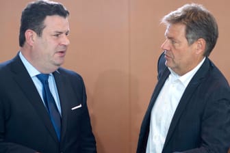 Arbeitsminister Heil und Wirtschaftsminister Habeck: Sie wollen Arbeitskräfte aus dem Ausland locken. Arbeitsminister Heil und Wirtschaftsminister Habeck: Sie wollen Arbeitskräfte aus dem Ausland locken.