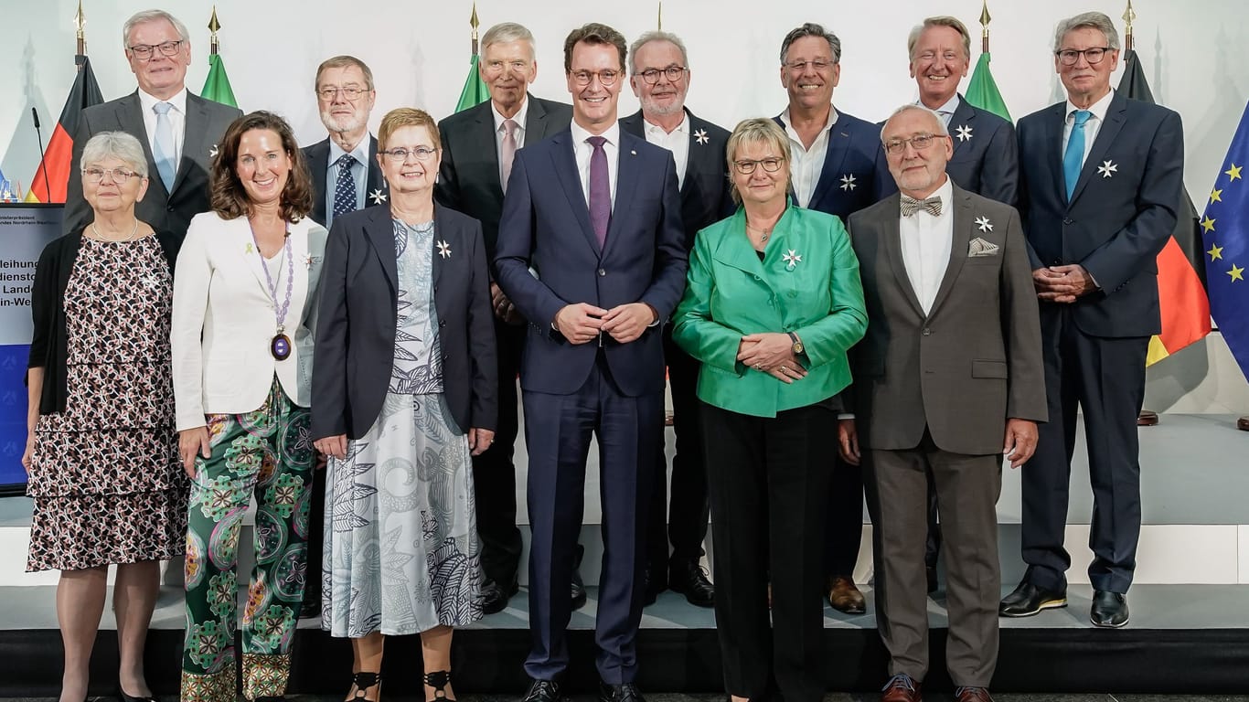 Bei der letzten Verleihung des Verdienstordens im August 2022 ehrte Ministerpräsident Hendrik Wüst zwölf NRW-Bürger